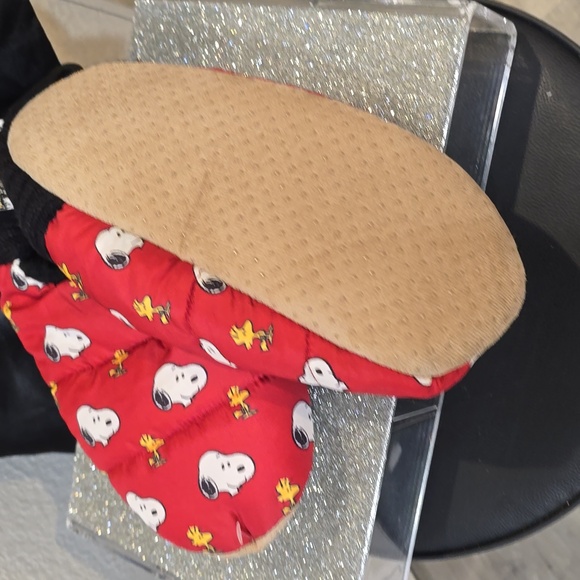Peanuts Snoopy & Woodstock Slipper Socks - Picture 5 of 6